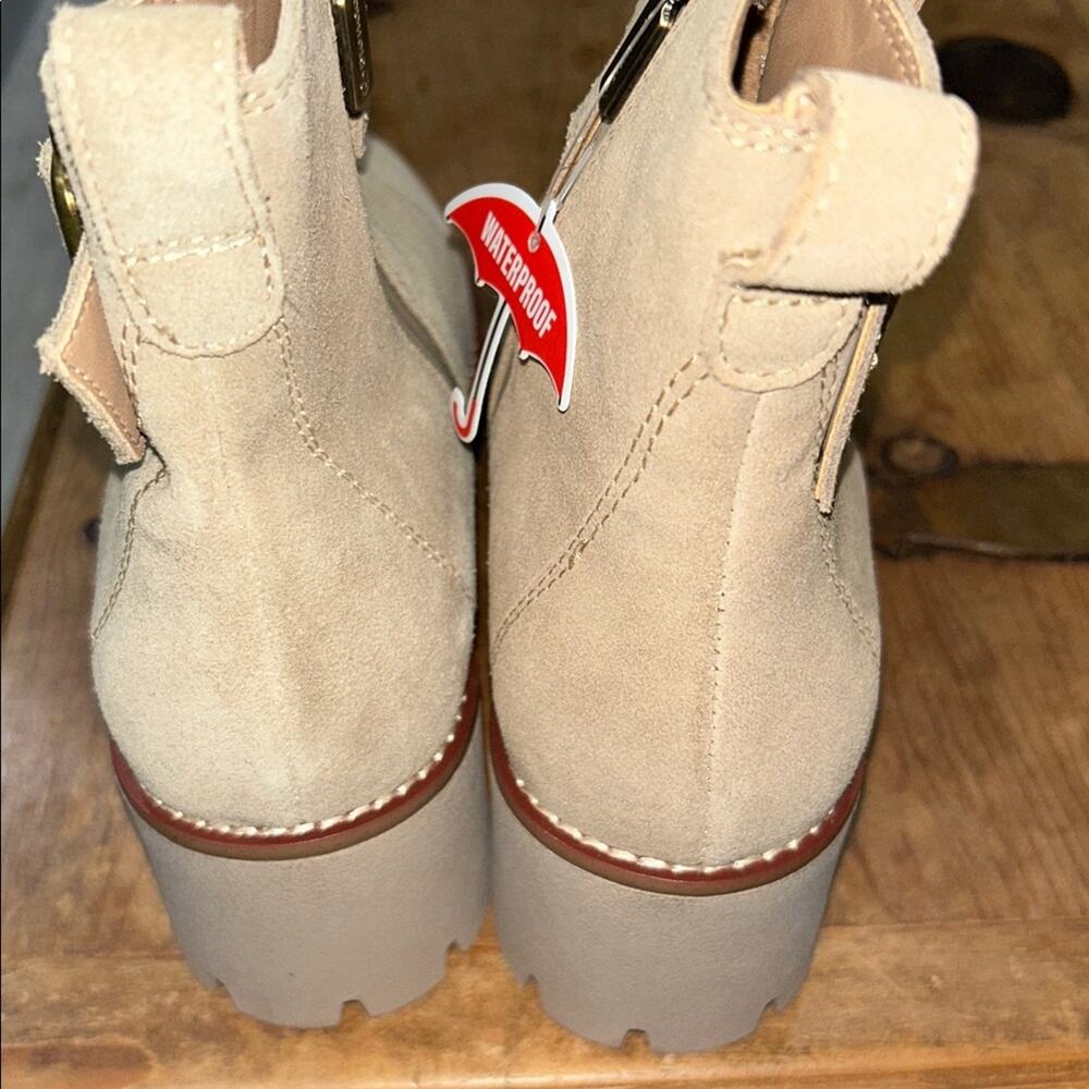Blondo Dagger Leather Lug Boot with Waterproof Sole Seam Color Sand Size 8 - Picture 8 of 8